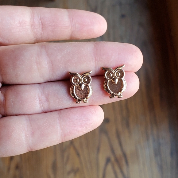 NWOT Gold Owl Studs - Picture 2 of 9